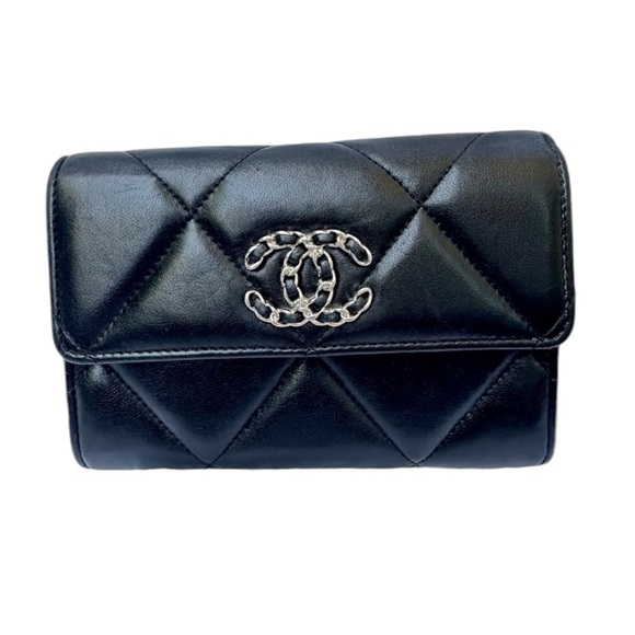Genuine CHANEL 19 black lambskin quilted matelasse flap wallet authenticated - Picture 1 of 16